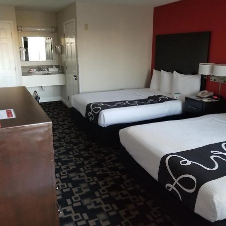 Ramada By Wyndham Oceanside Hotel Exterior photo