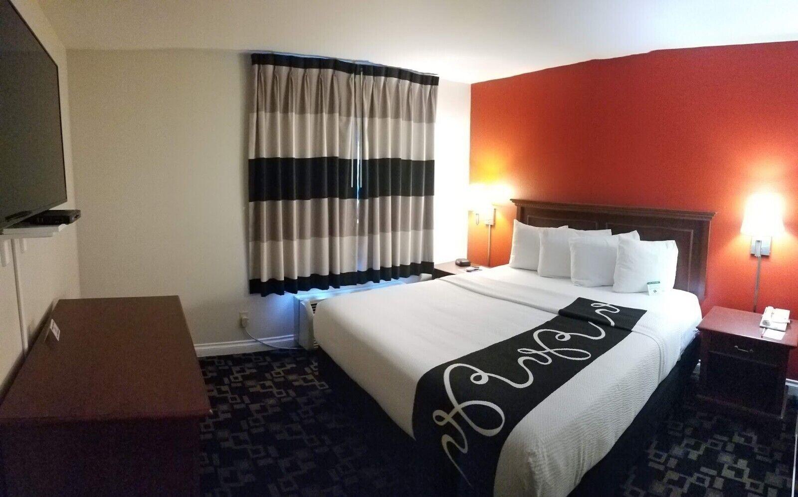 Ramada By Wyndham Oceanside Hotel Exterior photo