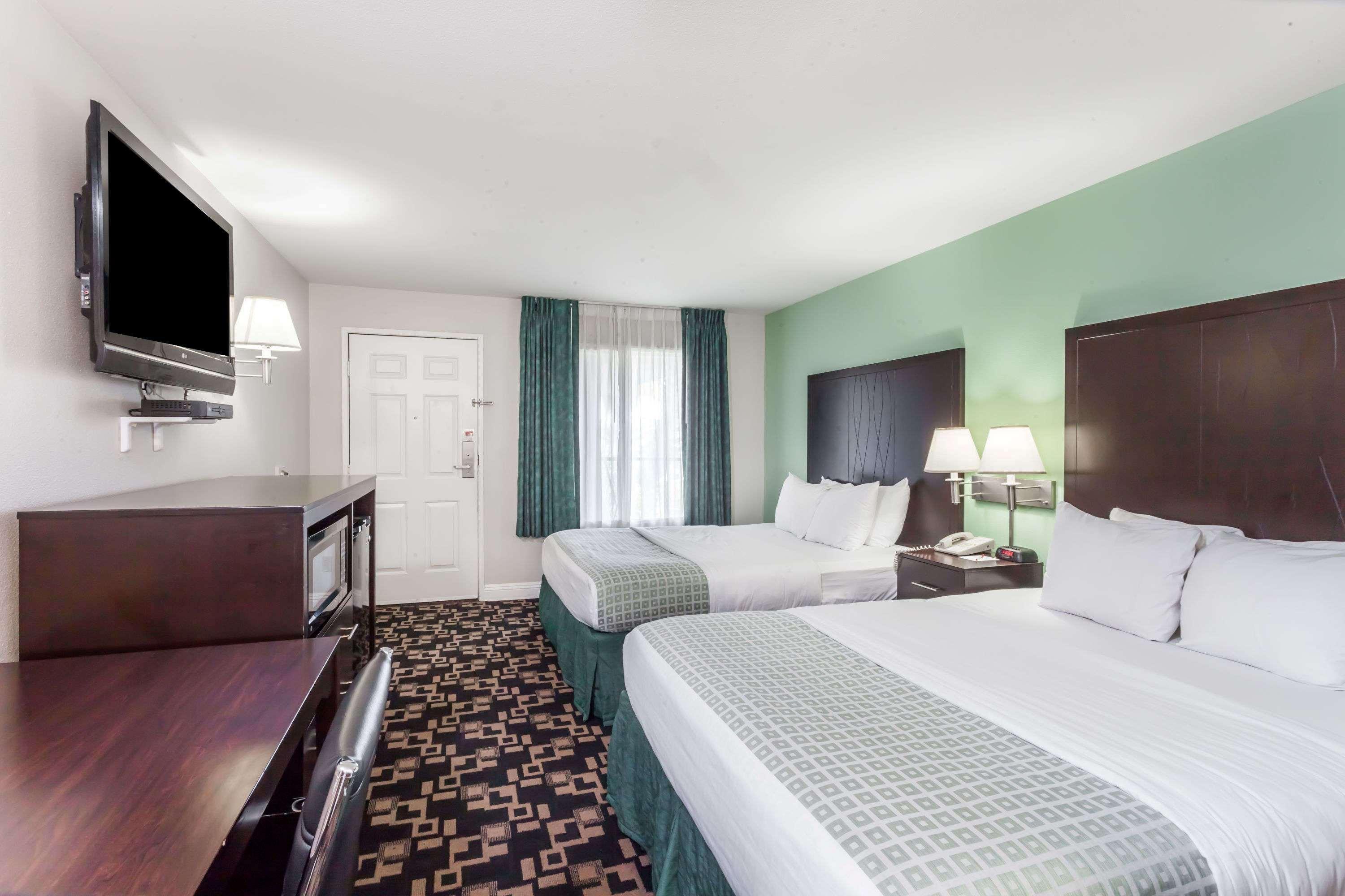 Ramada By Wyndham Oceanside Hotel Exterior photo
