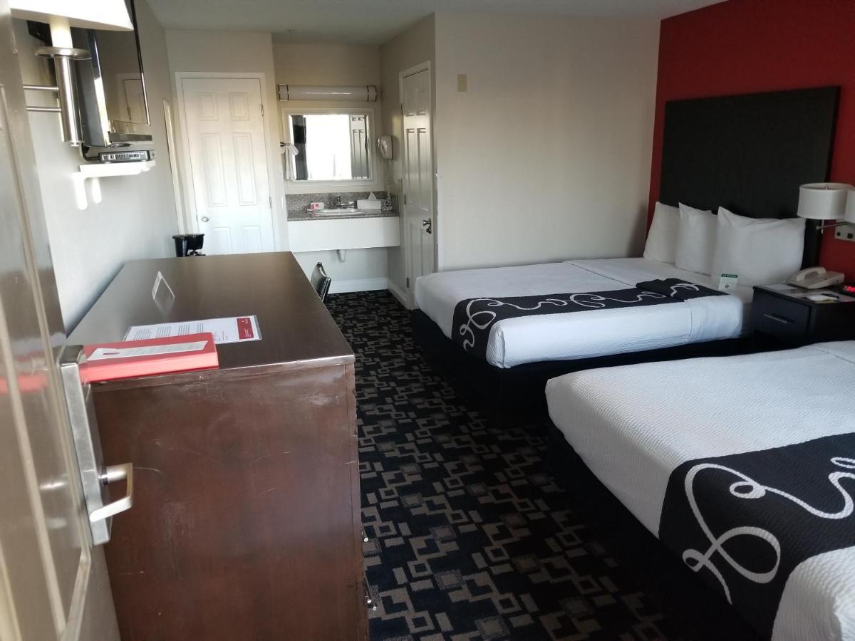 Ramada By Wyndham Oceanside Hotel Exterior photo
